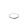Bague en or blanc massif 18K avec diamant bleu rond taillé