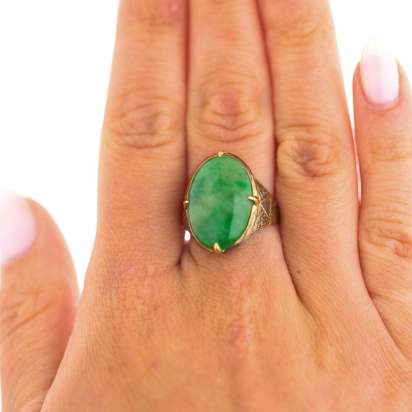 10 Carat Vintage Natural Jadeite Jade in Carved 18K Gold Oval Ring