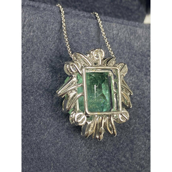 Pendentif en platine avec émeraude colombienne de 11.54 carats et diamant baguette – Assay Jewelers
