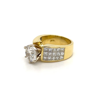 Ring con diamante lab-grown taglio rotondo da 2,7 carati e cluster di diamanti taglio princess – Assay Jewelers