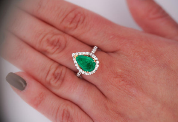 2.89 Carat Pear Vivid Green Emerald & Diamond Halo 18K Gold Halo Ring
