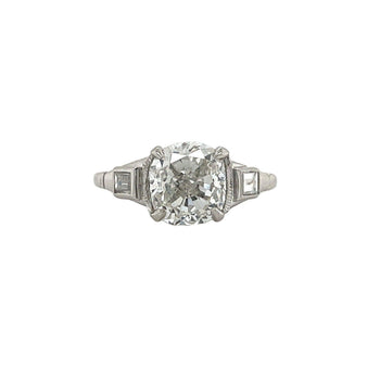 Bague en platine 3 pierres avec diamant de laboratoire Coussin 3,02 carat H/VVS2 – Assay Jewelers