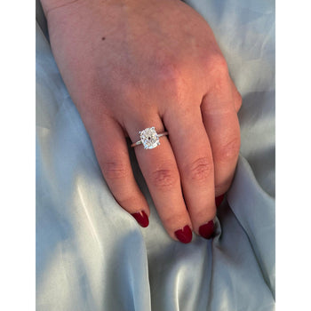 3,50 carats, G, VS2, bague solitaire en or blanc 18k avec diamant de laboratoire taille Coussin – Assay Jewelers