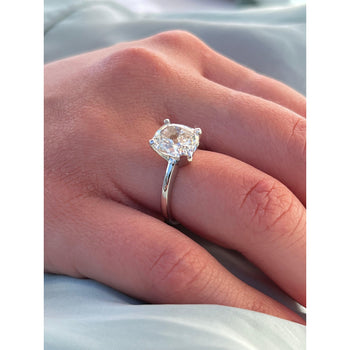3,50 carats, G, VS2, bague solitaire en diamant de laboratoire Coussin en or blanc 18k – Assay Jewelers