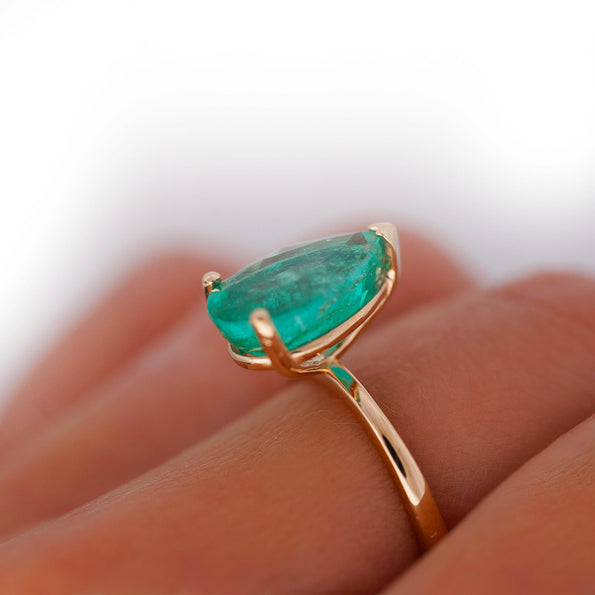 4.01 Carat Pear Cut Rich Green Emerald Solitaire 18K Rose Gold Ring