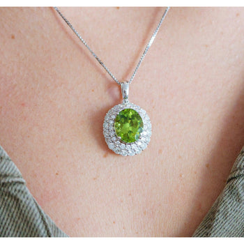 5.03 Carat Pendant con peridoto taglio ovale e halo di diamanti taglio rotondo in oro bianco 18K – Assay Jewelers