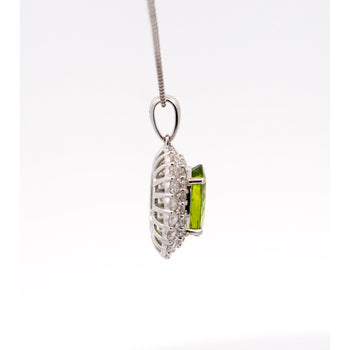 5.03 Carat Pendant con peridoto taglio ovale e halo di diamanti taglio rotondo in oro bianco 18K – Assay Jewelers