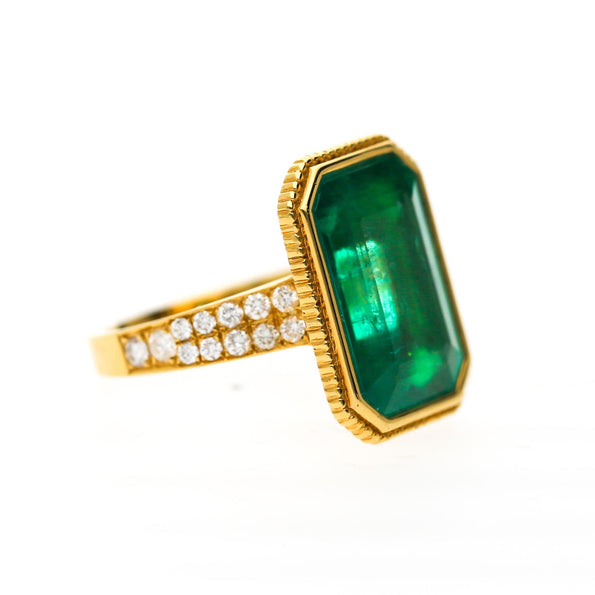 8.57 Carat Vivid Green Emerald and Diamond Milgrain Bezel 18K Gold Ring