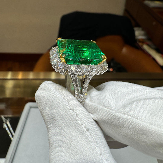 AGL GRS Certified 14.36 Carat Colombian Emerald & Diamond 18K Gold Cocktail Ring