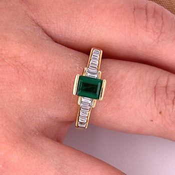 alt
Ring di fidanzamento Art Déco con smeraldo colombiano in oro 18k – Assay Jewelers