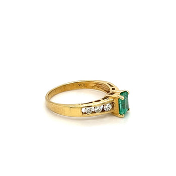 Bague en or jaune 18 k avec émeraude naturelle taille émeraude et diamants sertis en canal – Assay Jewelers