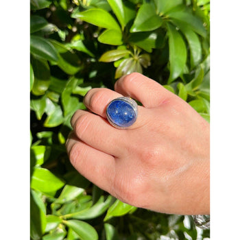 Bague cocktail en saphir bleu taille cabochon de 26 carats certifiée GIA – Assay Jewelers