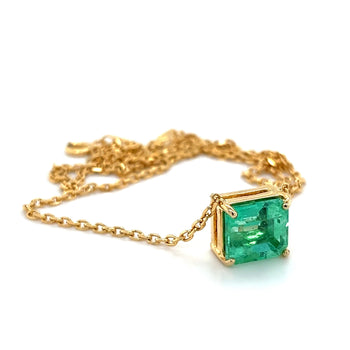 alt
Collana collegante flottante in oro 18K con smeraldo colombiano da 4,38 carati certificato GIA – Assay Jewelers