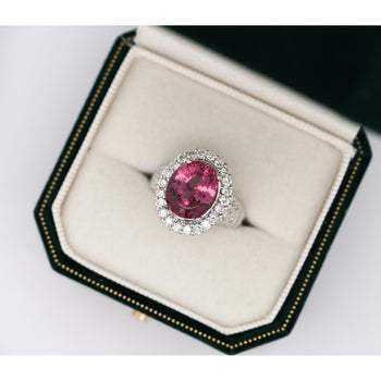 Bague en platine sertie d’un spinelle rose de 7,60 carats sans traitement thermique et de diamants, certifiée GIA – Assay Jewelers