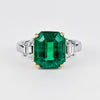 GRS Certifié 4,90 Carats Huile Insignifiante Émeraude Colombienne & Diamant Taille Trapézoïdale Bague 3 Pierres
