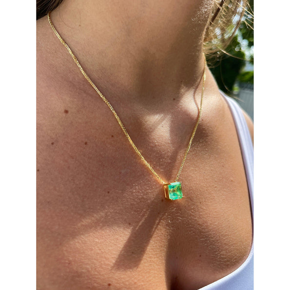 Collier solitaire flottant en or 18K avec émeraude colombienne de 5,83 carats certifiée GRS
