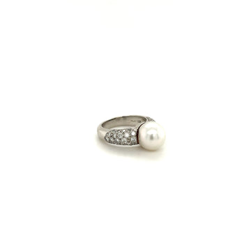 Bague en platine avec perle des mers du Sud et diamants ronds pavés sur les côtés – Assay Jewelers