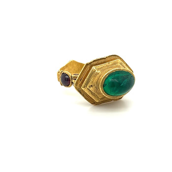 Bague de style Anciens en or 22K, avec émeraude et grenat taille cabochon – Assay Jewelers