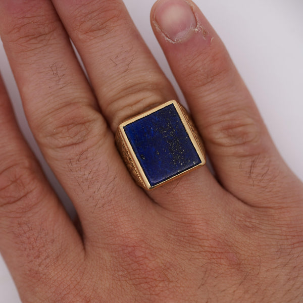 Vintage Lapis Lazuli 18K Gold Floral Engraved Square Mens Signet Ring