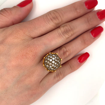 Bague Anciens rétro en or jaune 22K sculpté avec grappe de diamants ronds et billes – Assay Jewelers