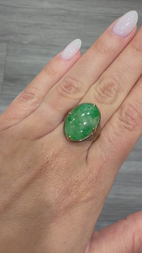 10 Carat Vintage Natural Jadeite Jade in Carved 18K Gold Oval Ring